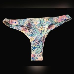 Fused thong bikini bottom L